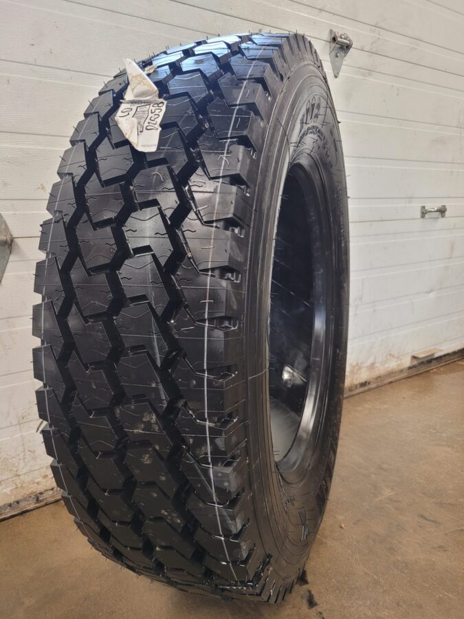 275/70R22.5 truck tires for sale